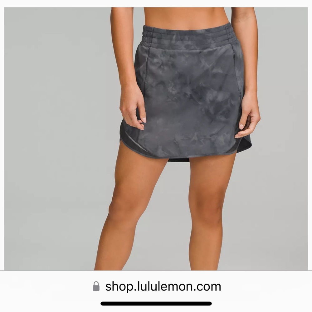 Lululemon shorty Hot High-Rise Skirt